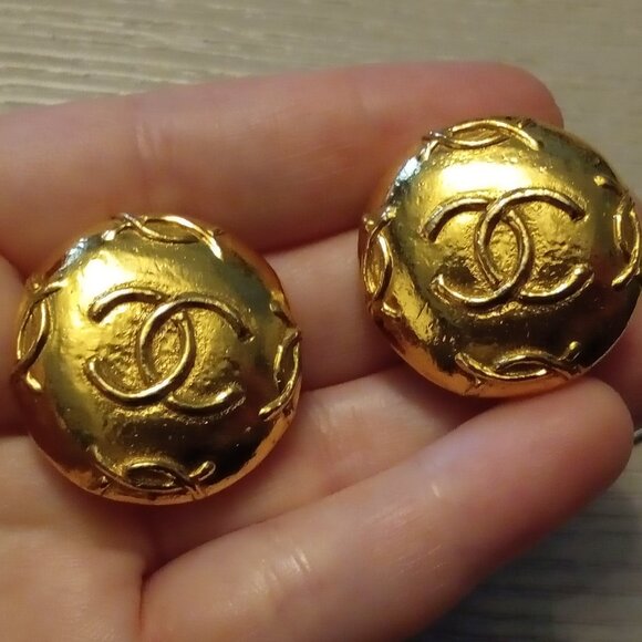 Chanel Vintage Clip on Earrings - Picture 3 of 17
